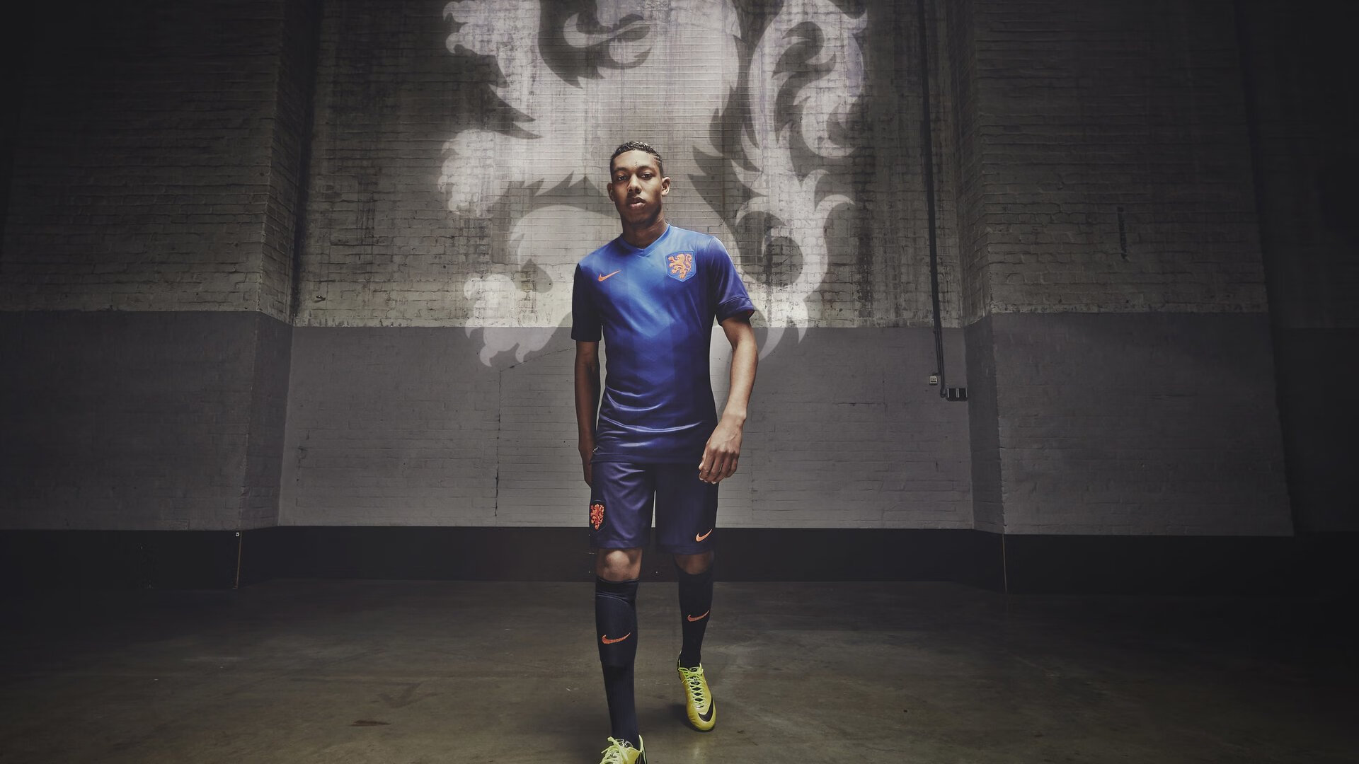 爱游戏中国-法甲夜战高潮不断,精彩射门和精彩扑救成为焦点,法甲全场